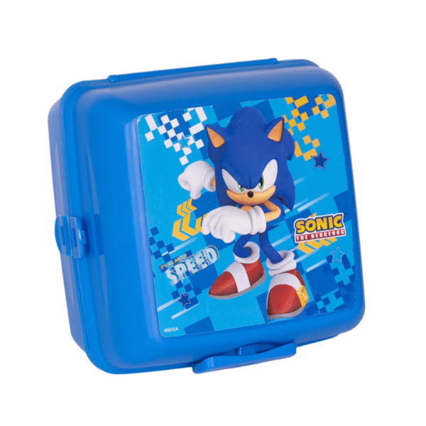 Okul günleri artık daha hızlı ve eğlenceli! Resmi lisanslı Sonic the Hedgehog beslenme kutusu, enerjik tasarımıyla çocukların favorisi olmaya aday. Gün boyu taze ve düzenli bir şekilde saklanan yiyeceklerle beslenme saatleri çok daha keyifli geçiyor.
